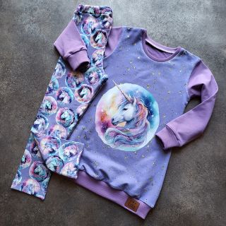 Další přání splněno 💜 Mikinošaty a legíny z teplákoviny. Velikost 110 #mikinosaty #leginy #jednorozec #goravyrobenoslaskou...