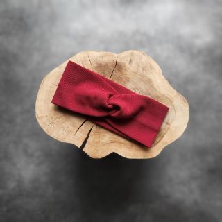 🔝Pár volnych žebrovaných čelenek🔝 💛 Délka bez natažení cca 20-21cm 💛 Šířka čelenky cca 7-8cm Cena: 170 Kč 1x černá, 1x...